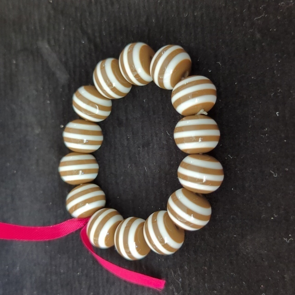 31. Bracelet, Marc Jacob Brown and White plastic beads  GP
